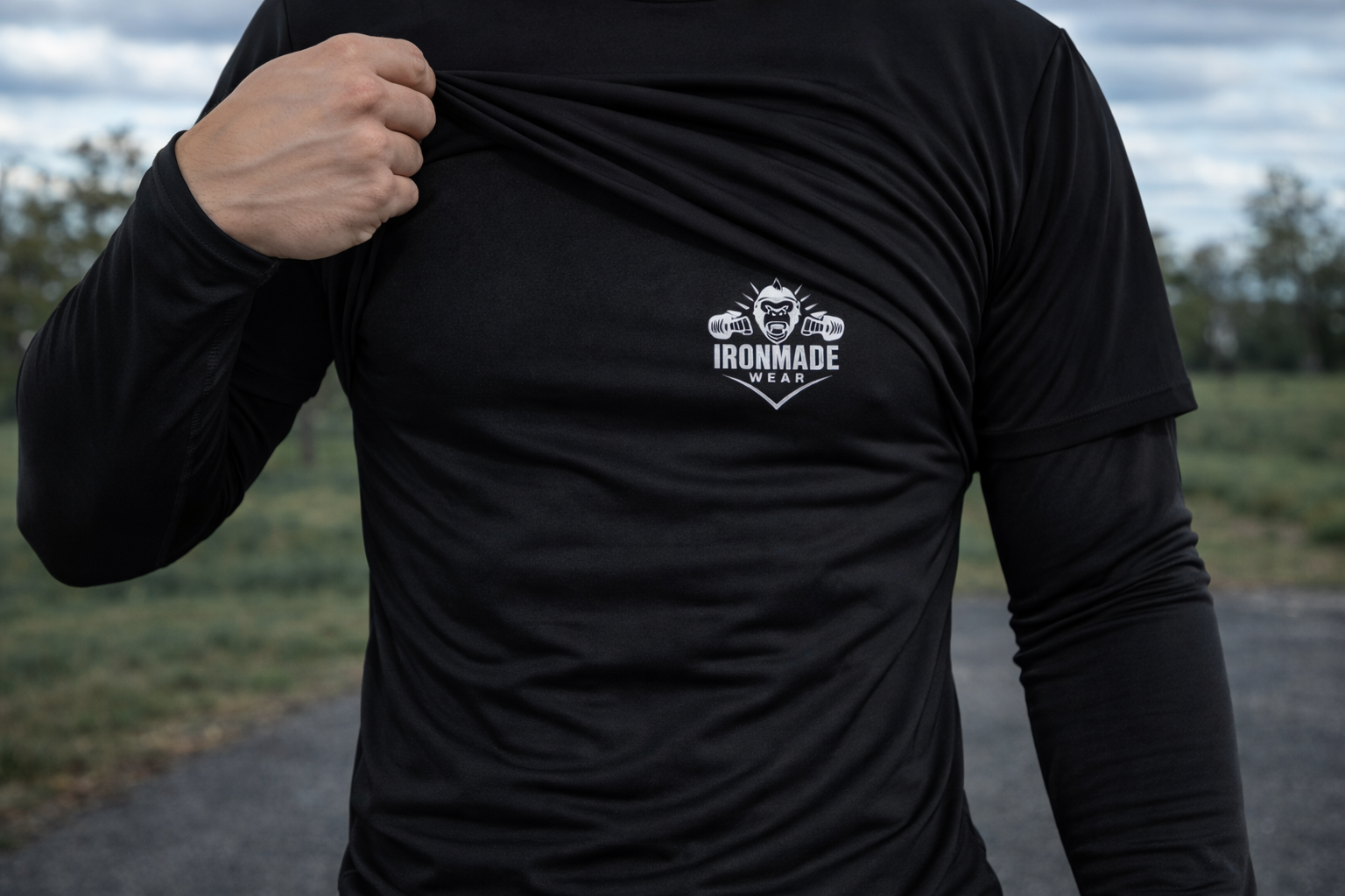 Men’s Baselayer in Jet Black, lightweight Neoteric™ baselayer designed for year‑round training