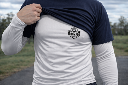 Men’s Baselayer in Arctic White, regular fit Neoteric™ performance baselayer for moisture control and comfort.